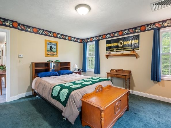 91 Brookside Dr, Middleboro MA 02346