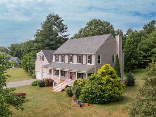 91 Brookside Dr, Middleboro MA 02346