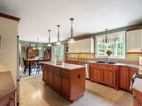 91 Brookside Dr, Middleboro MA 02346