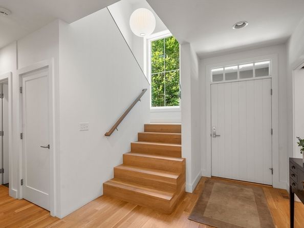 141 Gun Hill St, Milton MA 02186