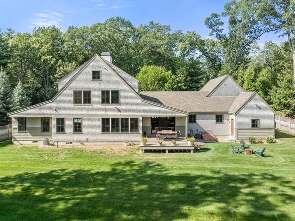 141 Gun Hill St, Milton MA 02186