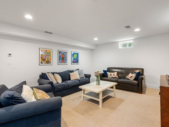 141 Gun Hill St, Milton MA 02186