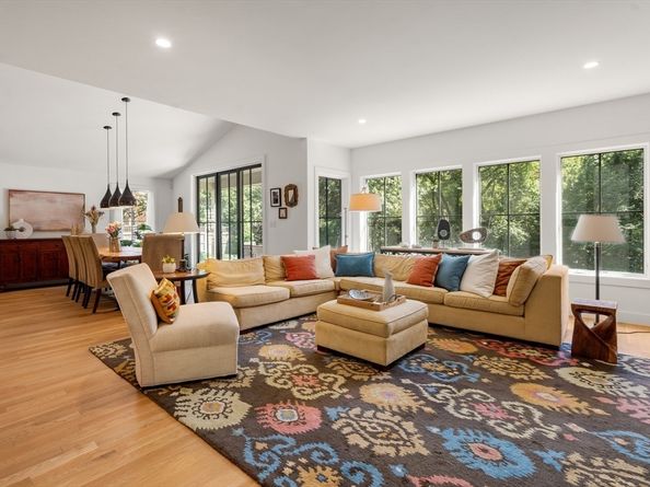 141 Gun Hill St, Milton MA 02186