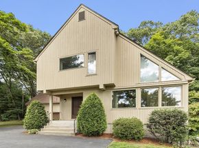 33 Valley Rd, Southborough MA 01772