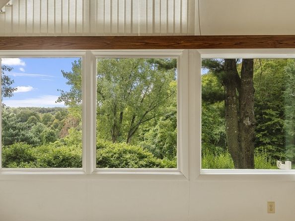 33 Valley Rd, Southborough MA 01772