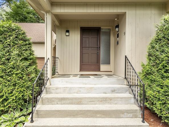 33 Valley Rd, Southborough MA 01772
