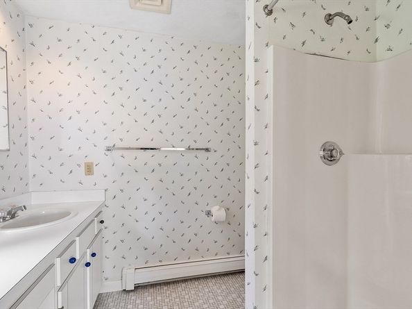 33 Valley Rd, Southborough MA 01772