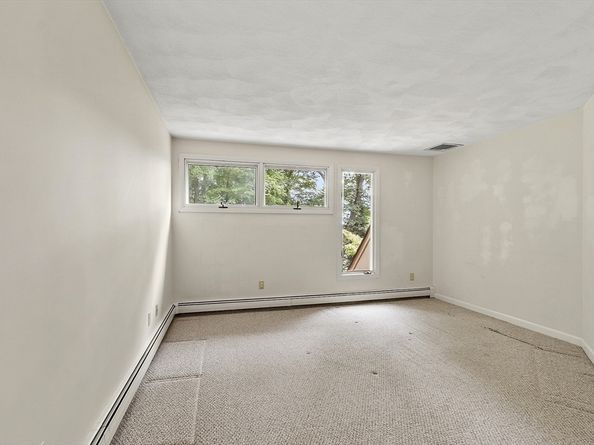 33 Valley Rd, Southborough MA 01772
