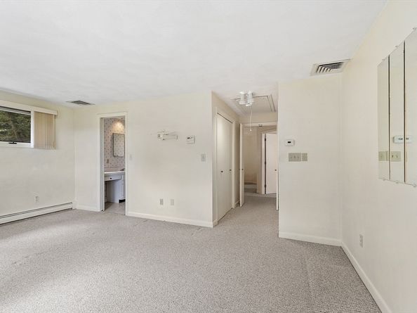 33 Valley Rd, Southborough MA 01772