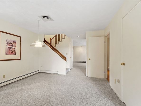 33 Valley Rd, Southborough MA 01772