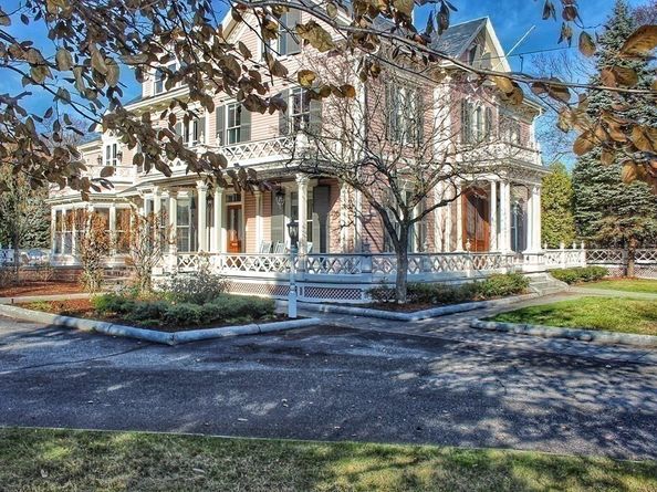 65 Central St, Andover MA 01810