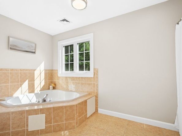 12 Putnam Lane, Grafton MA 01519