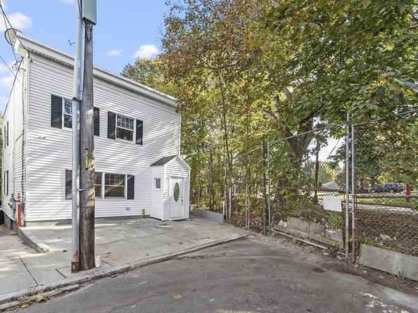 30 High St, Chelsea MA 02150