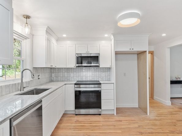 18 Sargent Rd, Bolton MA 01740