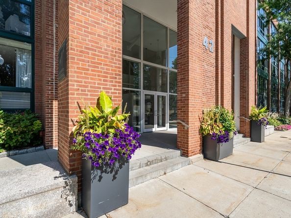 42 8th Street 3306, Boston MA 02129