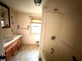 34 Lenox St, Fitchburg MA 01420