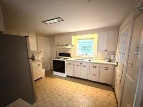 34 Lenox St, Fitchburg MA 01420