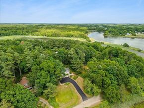 66 Mayflower Ridge Dr, Wareham MA 02571