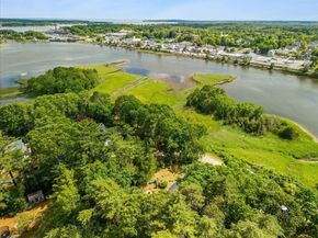 66 Mayflower Ridge Dr, Wareham MA 02571