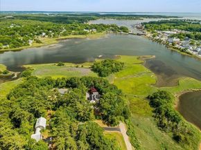 66 Mayflower Ridge Dr, Wareham MA 02571