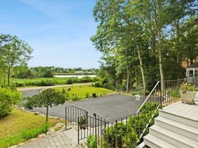 66 Mayflower Ridge Dr, Wareham MA 02571