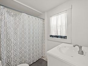 66 Mayflower Ridge Dr, Wareham MA 02571