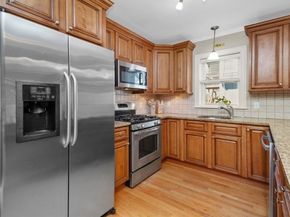 87 Ash St 22, Waltham MA 02453