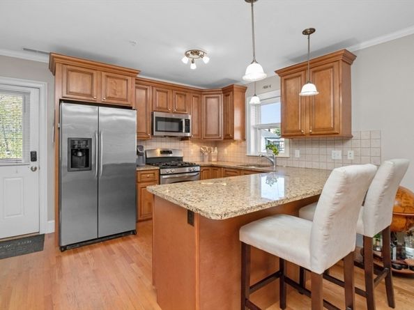 87 Ash St 22, Waltham MA 02453