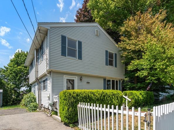 28 Pleasant St, Rockport MA 01966