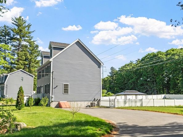 1016 Whipple Rd, Tewksbury MA 01876