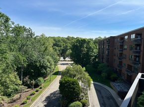 210 Nahanton St 415, Newton MA 02459