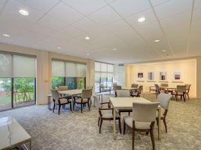 210 Nahanton St 415, Newton MA 02459