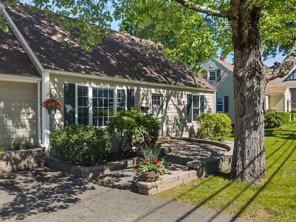 123 Indian Hill Road, Worcester MA 01606