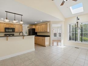 70 Orchard Meadow Dr 70, Shrewsbury MA 01545