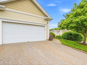 70 Orchard Meadow Dr 70, Shrewsbury MA 01545