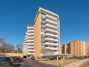 300 Lynn Shore Dr 410, Lynn MA 01902