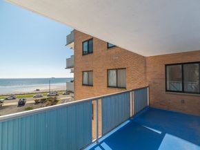300 Lynn Shore Dr 410, Lynn MA 01902