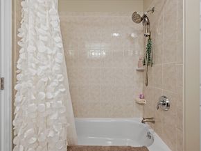 48 Phillips Rd 12, Holden MA 01520