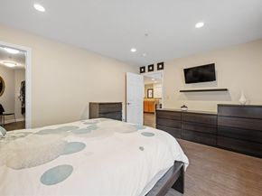 48 Phillips Rd 12, Holden MA 01520