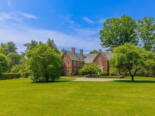 82 River Rd, Topsfield MA 01983