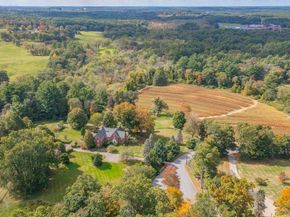 82 River Rd, Topsfield MA 01983