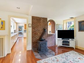 82 River Rd, Topsfield MA 01983