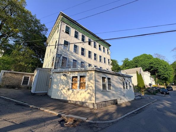 32 Mount Globe St, Fitchburg MA 01420
