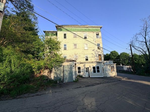 32 Mount Globe St, Fitchburg MA 01420