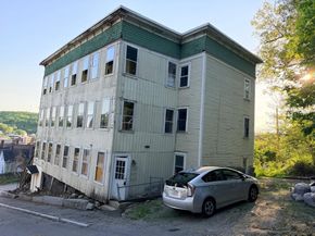 32 Mount Globe St, Fitchburg MA 01420