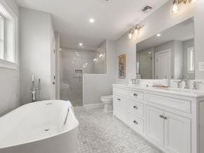 6 Revolutionary, Lexington MA 02421