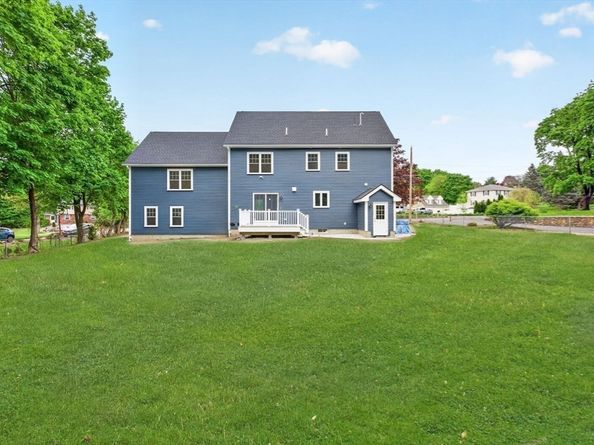 16 Skyline Dr, Billerica MA 01821