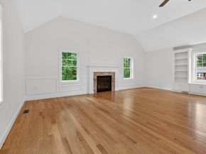 16 Skyline Dr, Billerica MA 01821