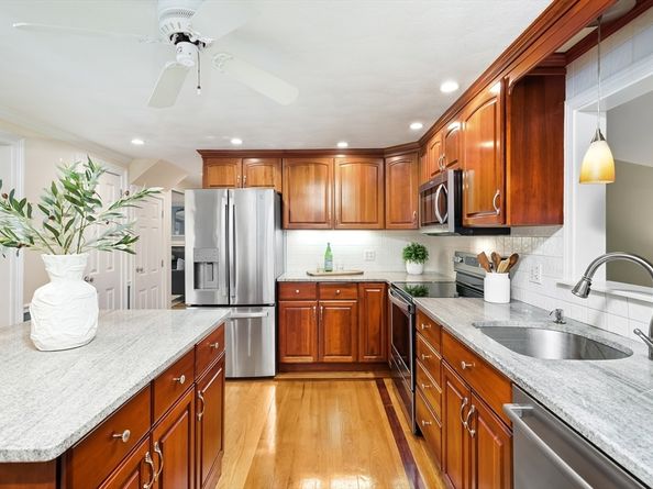 97 Hartwell Rd, Bedford MA 01730