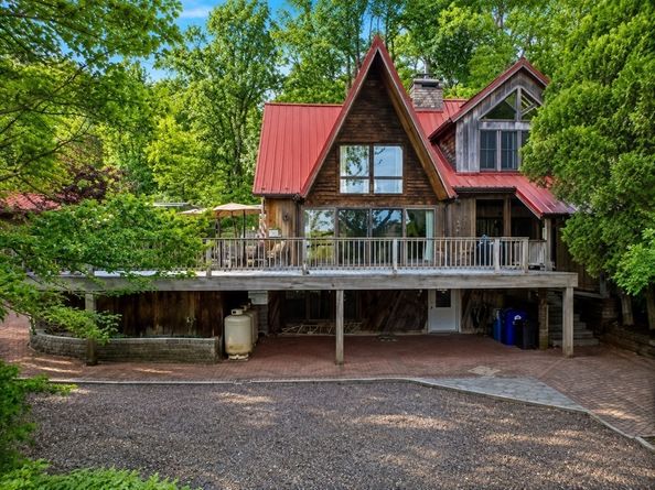 58 Lakeshore Dr Ext, West Brookfield MA 01585